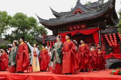家国同庆 见证幸福! Letou乐投医药程明郭晶夫妻参加绍兴市青年人才水上集体婚礼